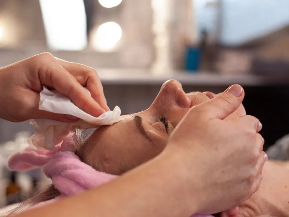 Zabieg pielęgnacyjny na twarz